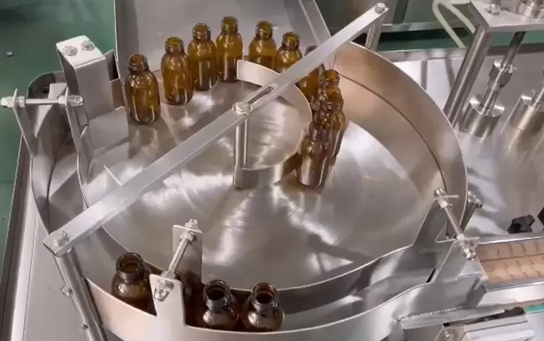 Máy chiết rót và đóng nắp siro